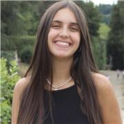 Estudiante de universidad a la que le encanta ayudar a que la gente mejore académicamente. Desde siempre he ayudado a mis compañeros de clase y me encantaría hacerlo con niños de primaria o la ESO